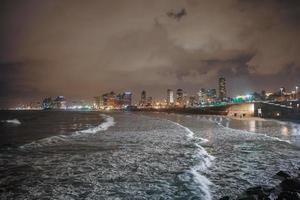 schön Aussicht von das Nacht tel aviv foto