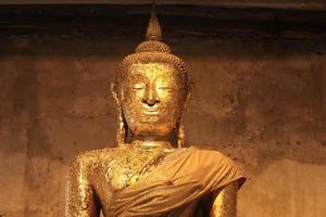 das uralt Buddha Statuen Das existierte im das Thai-Burma Kriege sind sichtbar Bilder und Verweise. im uralt mal, es ist ein Mythos Das kann nicht Sein identifiziert. foto