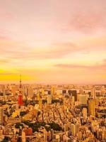 Luftaufnahme von Tokio Stadt bei Sonnenuntergang foto
