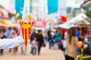 Hand halten Churros foto