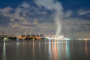 Lichter und Wolken der Stadt foto