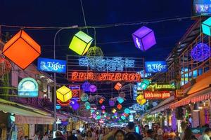 Kneipenstraße in Siem Reap, Kambodscha bei Nacht foto