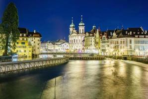Blick auf das historische Stadtzentrum von Luzern, Schweiz foto