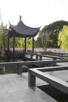 Pavillon im chinesischen Stil im Park foto