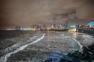 Aussicht von das Nacht tel aviv foto