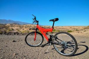 rotes Sportfahrrad foto