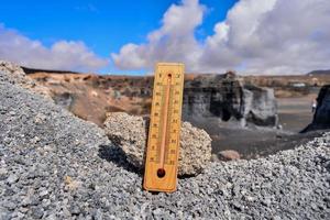 Thermometer auf ein Felsen foto