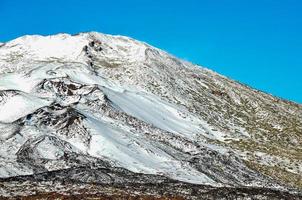 schneebedeckte Berglandschaft foto