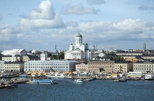 Helsinki alt Stadt, Dorf Aussicht mit ein Kathedrale foto