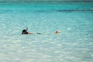 Schnorcheln in der türkisfarbenen Bucht in Ningaloo, Westaustralien foto