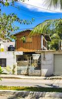 typische Straßenstraße und Stadtbild von Playa del Carmen Mexiko. foto