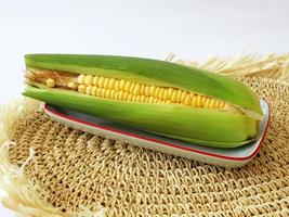frisch Süss Mais Über ästhetisch Hintergrund foto