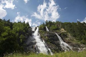 ein Berg Wasserfall foto