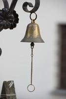 alt klein Bronze- Glocke foto