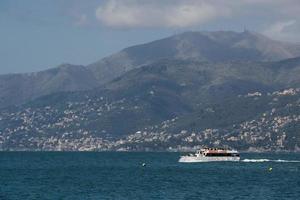 touristisch Fähre im Camogli Ligurien Italien Mittelmeer Meer foto