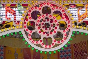 Spaß Messe Karneval Luna Park ziehen um Beleuchtung Hintergrund foto