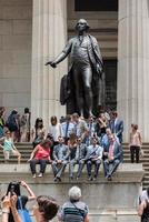 New York - USA - 11. Juni 2015 Wall Street voller Menschen foto