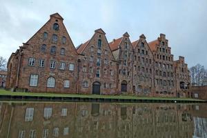 Lübeck Fluss alt Gebäude Geschäft Haus foto