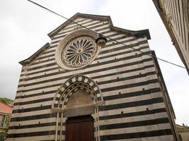 Kirche von Monterosso cinque terre malerisch Dorf foto