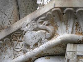 Flachrelief Statue Skulptur der Kirche von Riomaggiore Cinque Terre malerisches Dorf foto