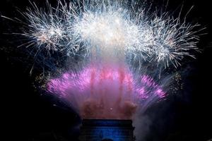 Feuerwerk auf schwarzem Hintergrund foto