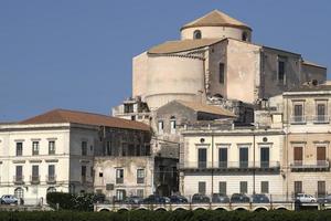 ortigia stadtbildpanorama vom meer foto