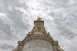 London, England - 15. Juli 2017 - Queen Victoria Monument London Detail foto