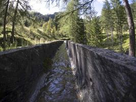Wassermühlental in den Dolomiten Longiaru Badia Valley foto