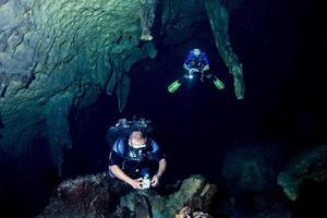 Höhlentauchen in mexikanischen Cenoten foto