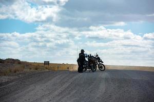 Motorrad im Fernbedienung Patagonien Straße foto