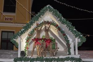 Weihnachtsschmuck auf dem Straßenmarkt foto