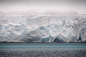 Spitzbergen Gletscher Aussicht auf nebelig Tag foto