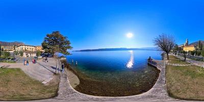 erkunden das versteckt Edelsteine von salo auf das Italienisch Garda See im Italien - - 360 Panorama, Februar 2023 foto