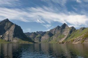 Lofoten Insel Norwegen Fjord Aussicht von das Boot foto