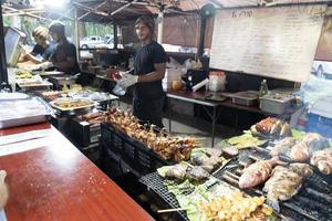 Mahe, Seychellen - 13. August 2019 - junge Kreolen auf dem lokalen Markt foto