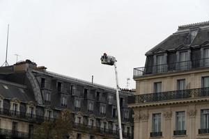 paris, frankreich - 20. november 2021 - großes feuer in der nähe der oper garnier foto