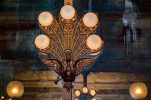 isoliertes Detail der Lampe im Liberty-Stil foto