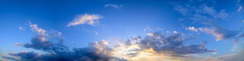 Himmel und Wolken foto