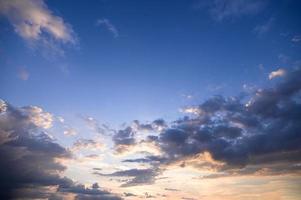 Himmel und Wolken foto