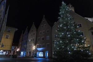 fussen deutschland bayerische mittelalterliche stadt nachtansicht im dezember foto