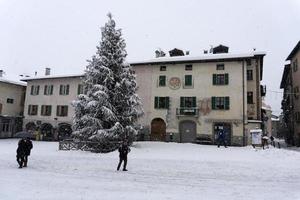 bormio mittelalterliches dorf valtellina italien unter dem schnee im winter foto