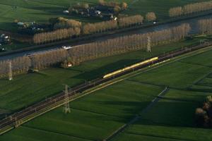 Zug Eisenbahn Amsterdam Hafen Kanäle Straßen Antenne Aussicht Panorama foto