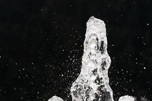 Springbrunnen Spritzwasser Detail hautnah foto