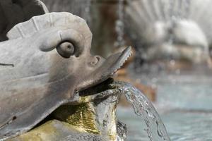 Brunnen auf der Piazza Colonna in Rom foto