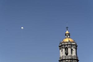 Mexiko-Stadt, Mexiko - 30. Januar 2019 - Pilger in der Kathedrale von Guadalupe foto