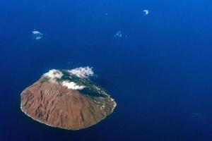 Luftbildpanorama der Äolischen Insel foto