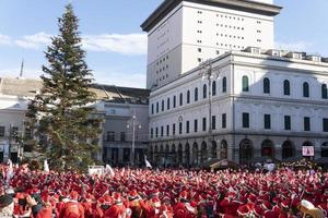 genua, italien - 22. dezember 2019 - traditioneller santa claus walk foto