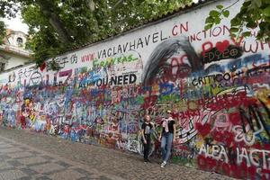 Prag, Juli 15 2019 - - Beatles John lennon Graffiti Mauer foto