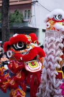 ho Chi minh Stadt, Vietnam, 2023, Mond Neu Jahr Feier - - das Drachen tanzen, schön bunt festlich Figur. tet Urlaub Hintergrund. Chinesisch Mond- Neu Jahre Tag, Frühling Festival. foto