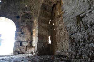 byzantinische kirche ohne dach in vendicari sizilien foto